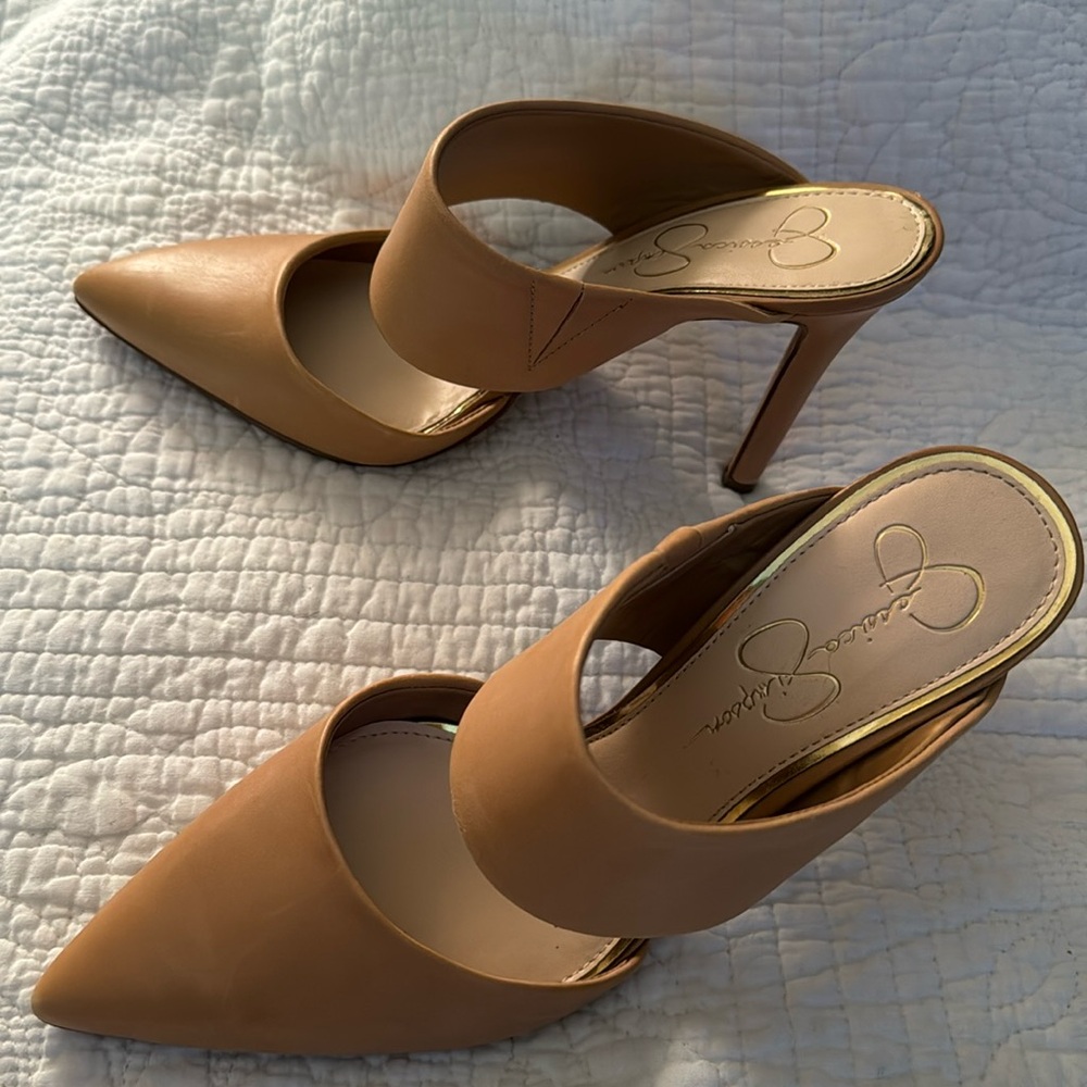 Jessica Simpson adorable heels barely worn